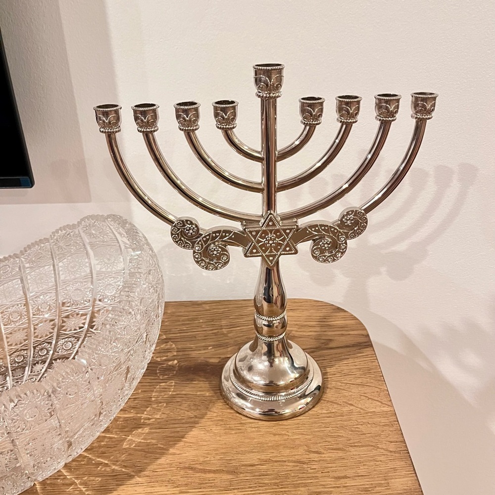 Harvey Lewis Judaica Silver Tone Hanukkah Menorah W/swarovski Crystals - Picture 10 of 10